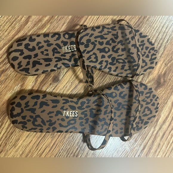 EUC Tkees Leopard Sandals Size 8 - Picture 2 of 8